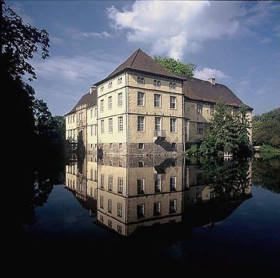 Emschertal-Museum, Standort: Schloss Strünkede